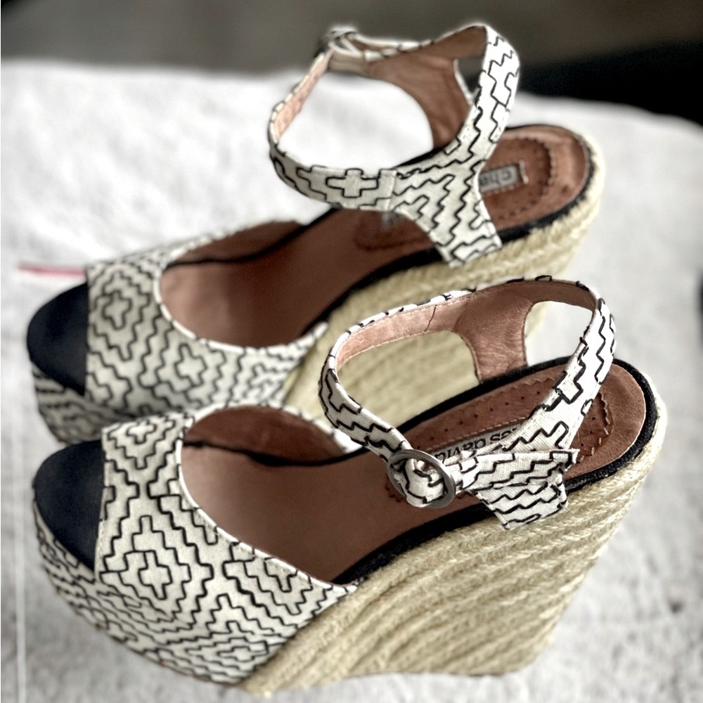 Charles David Espadrille Platform Wedges; Size 6; Black/White bohemian pattern